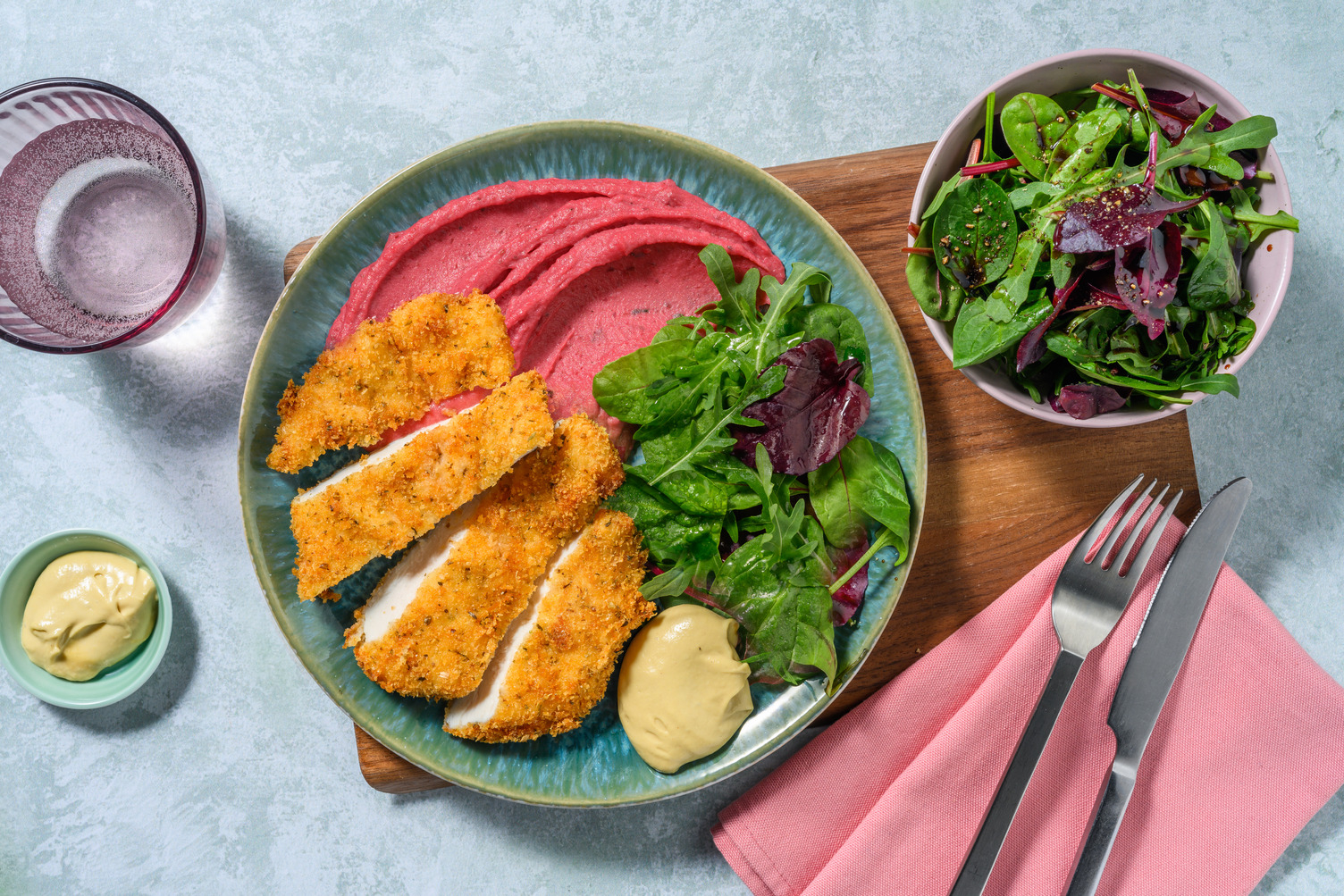 Escalope de poulet pané & purée de betterave