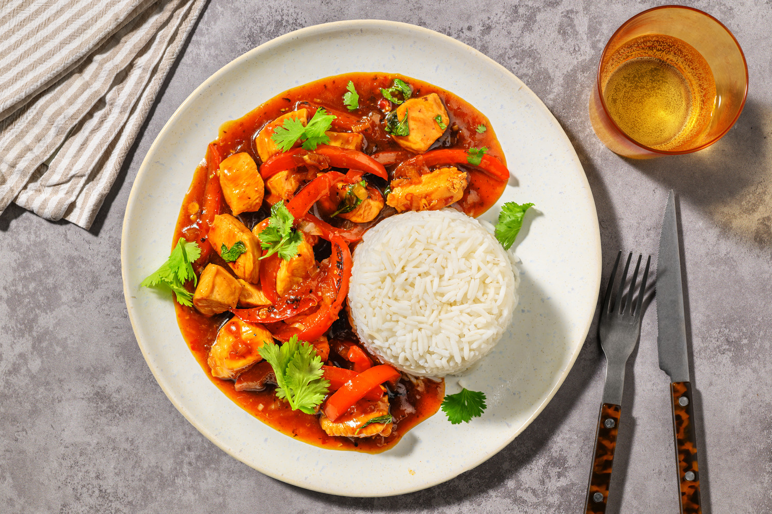 Poulet mariné, poivrons & riz à la citronnelle