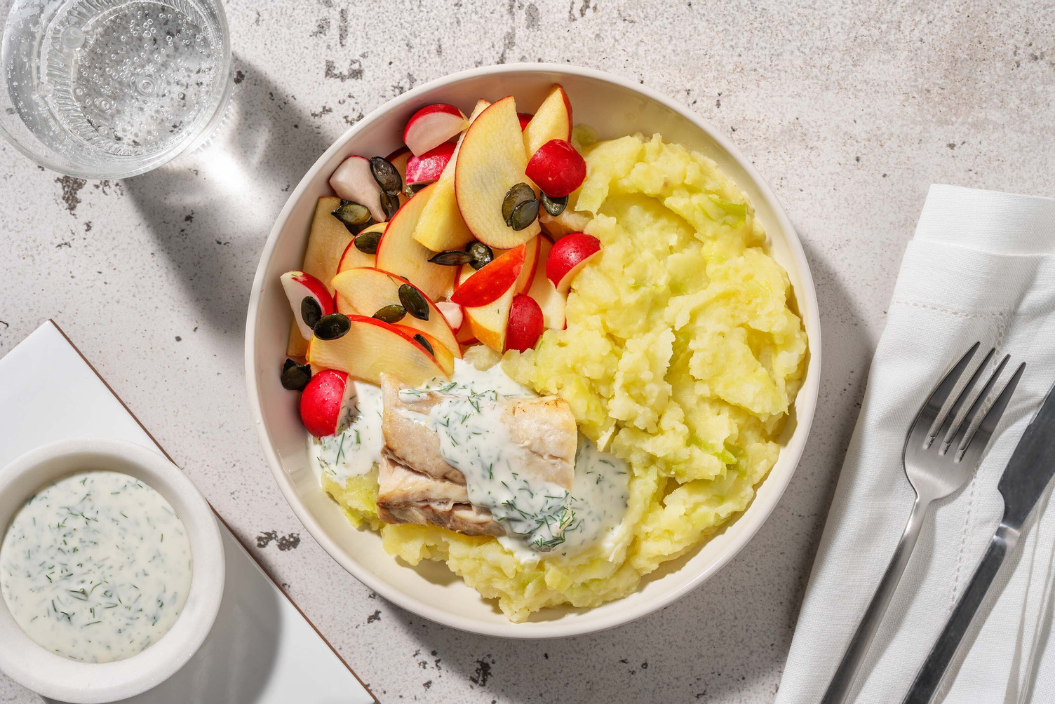 Pannestekt sei og kremet dillsaus