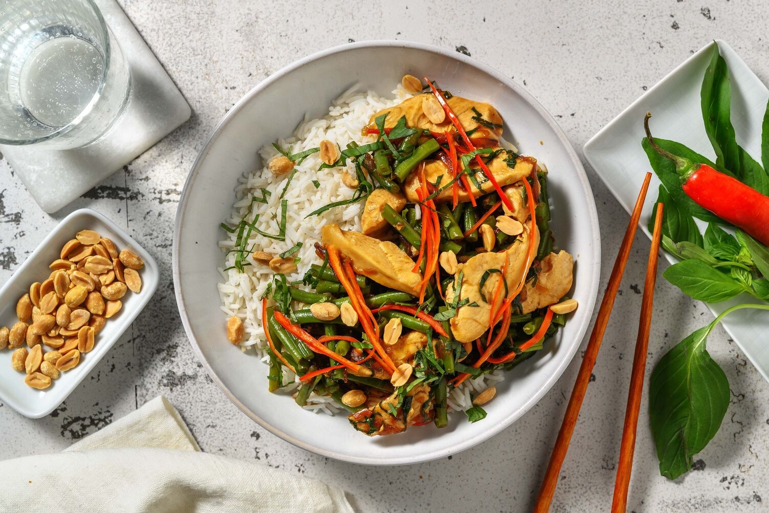 Doppelt Chicken Stir Fry mit Thai-Basilikum