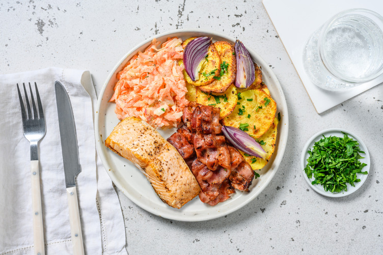 Lachsfilet Finkenwerder Art mit Speckstreifen