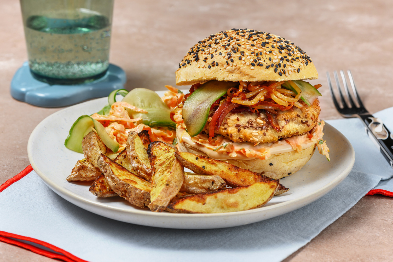 Burger de poisson sauce hoisin & crudités
