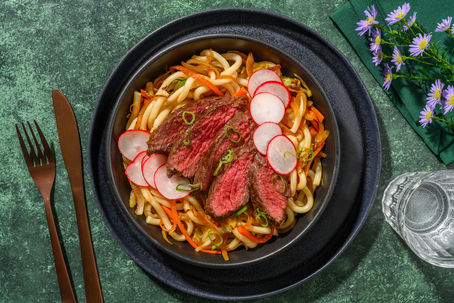 Yaki soba deluxe - noodles e tagliata di manzo
