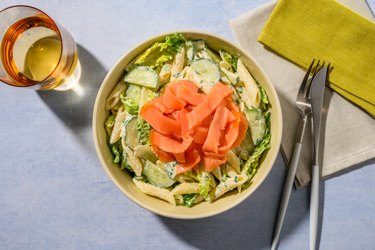 Salade de penne au saumon fumé façon bistrot