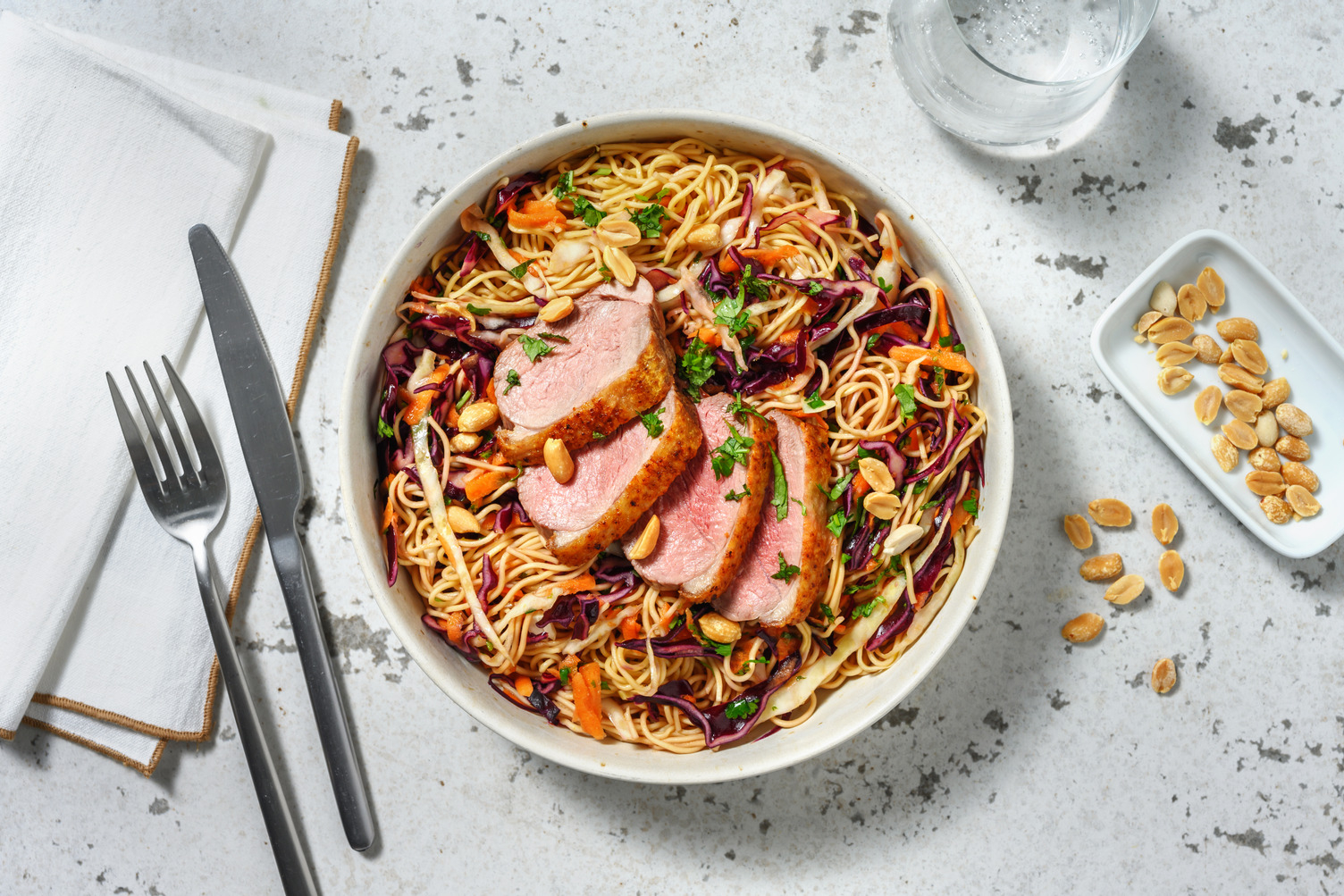 Salade de nouilles & canette à l'asiatique