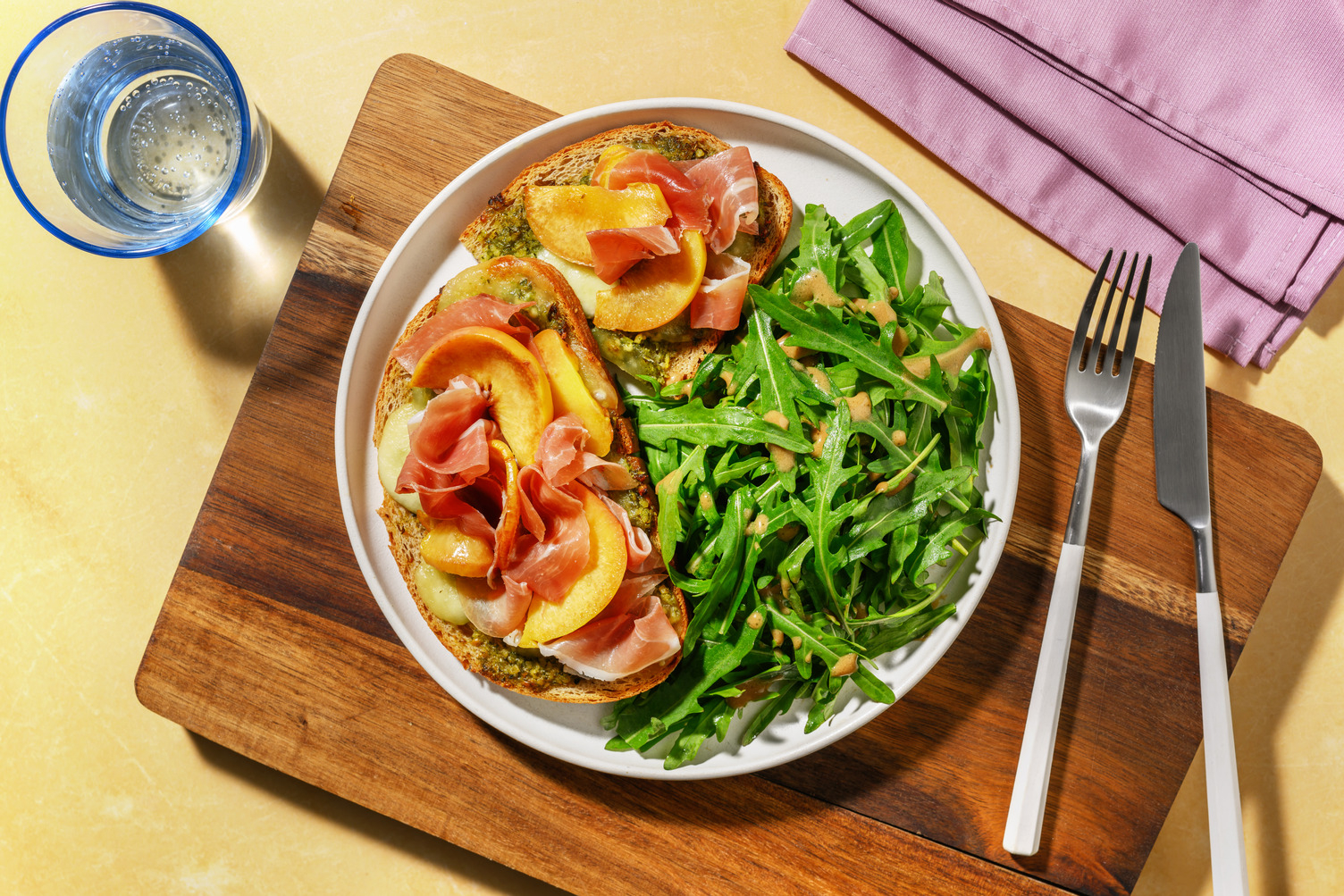 Bruschetta nectarine grillée & jambon sec