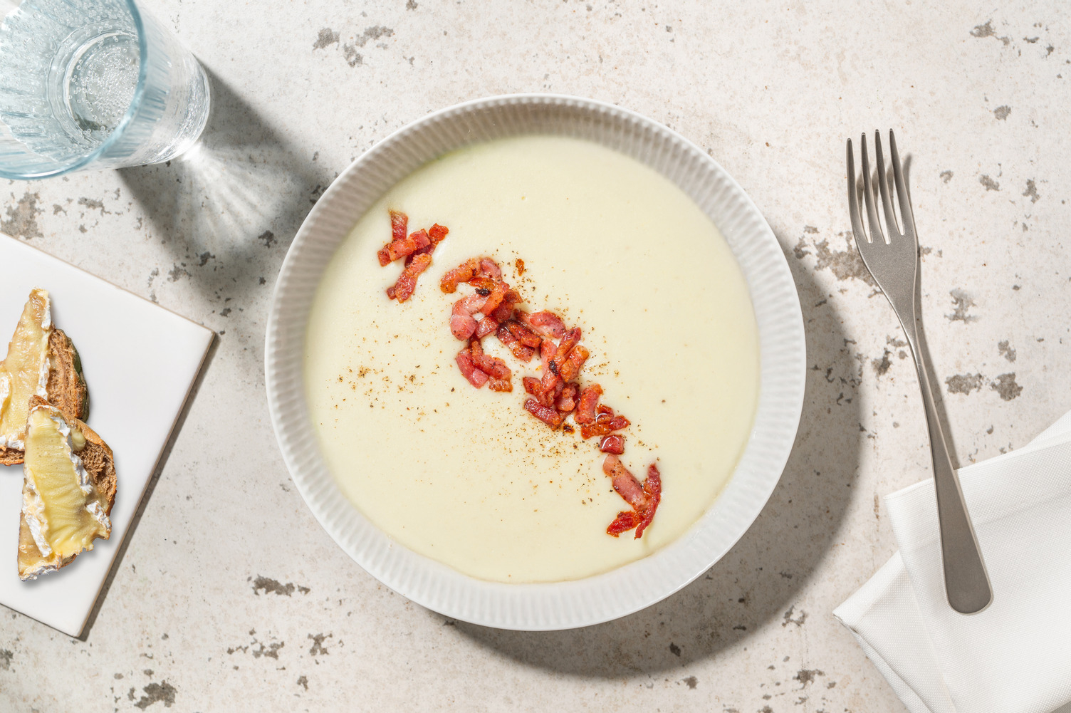 Velouté de topinambour & lardons grillés