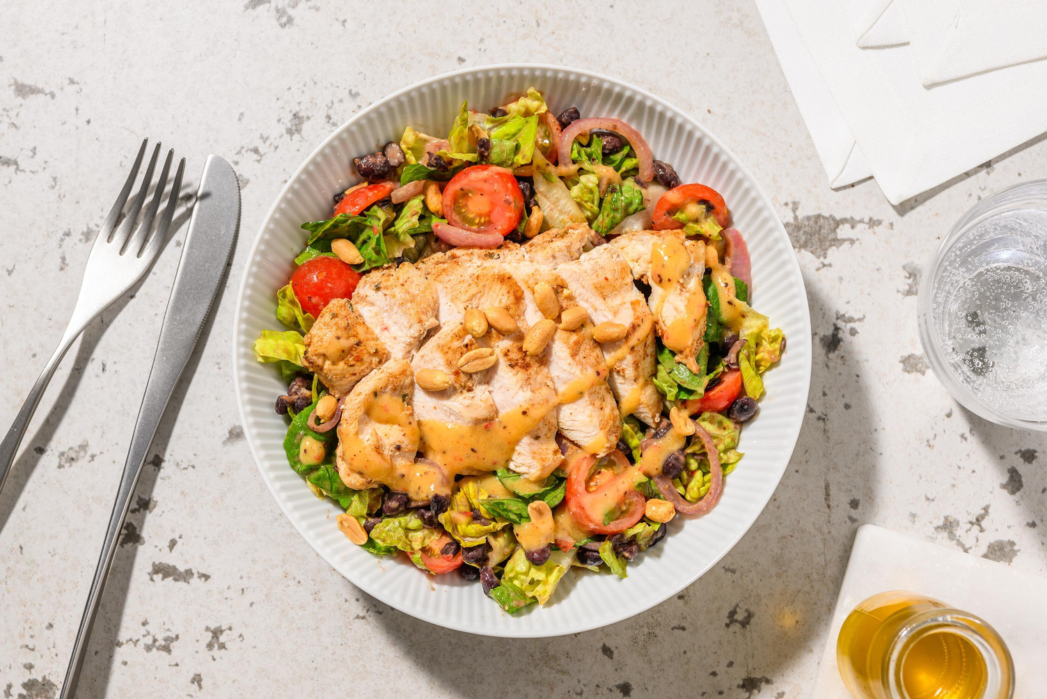 Karibischer Bio-Hähnchensalat mit Kiwi-Chili-Dressing