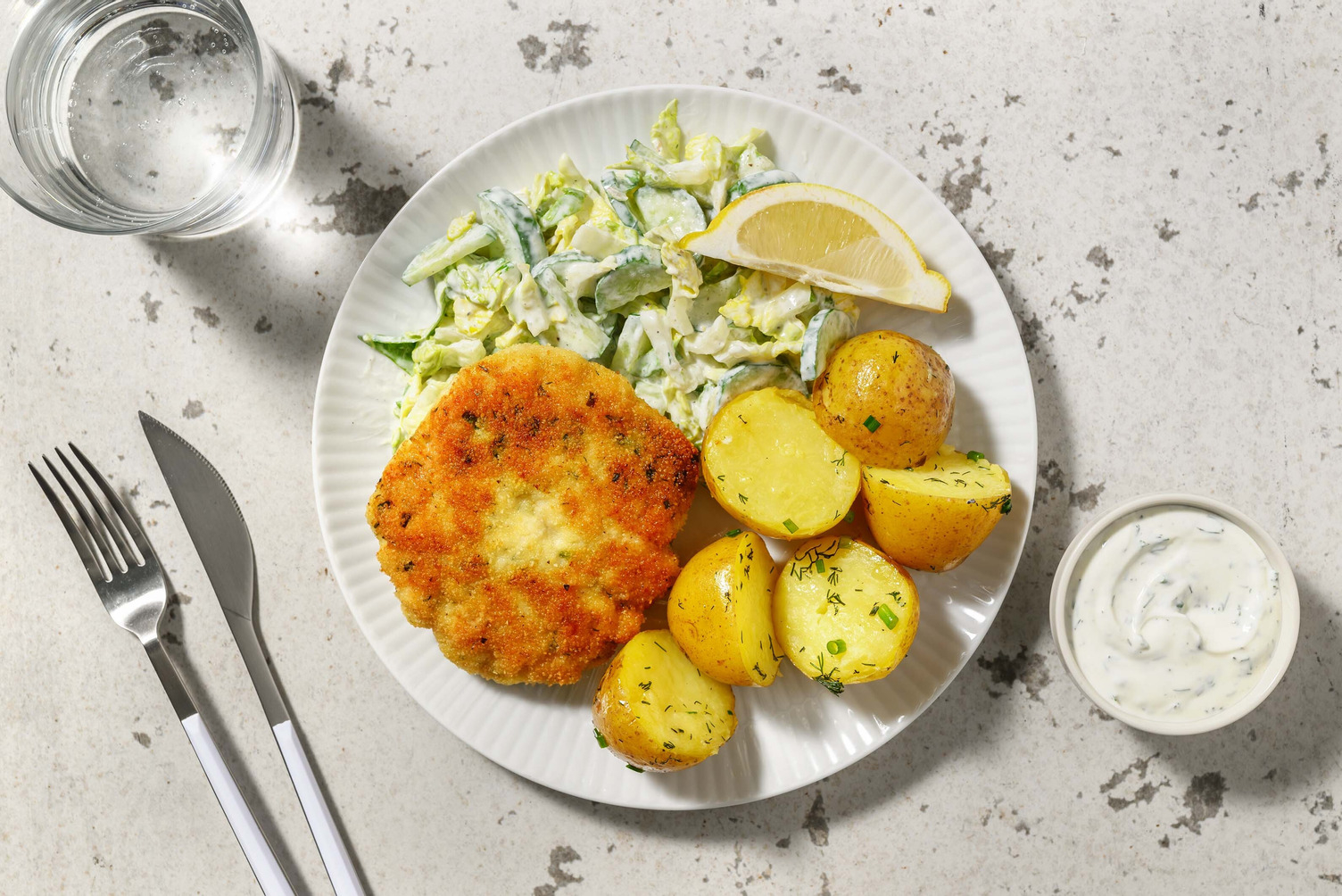 Würzige Fischboulette in Kräuterpanade