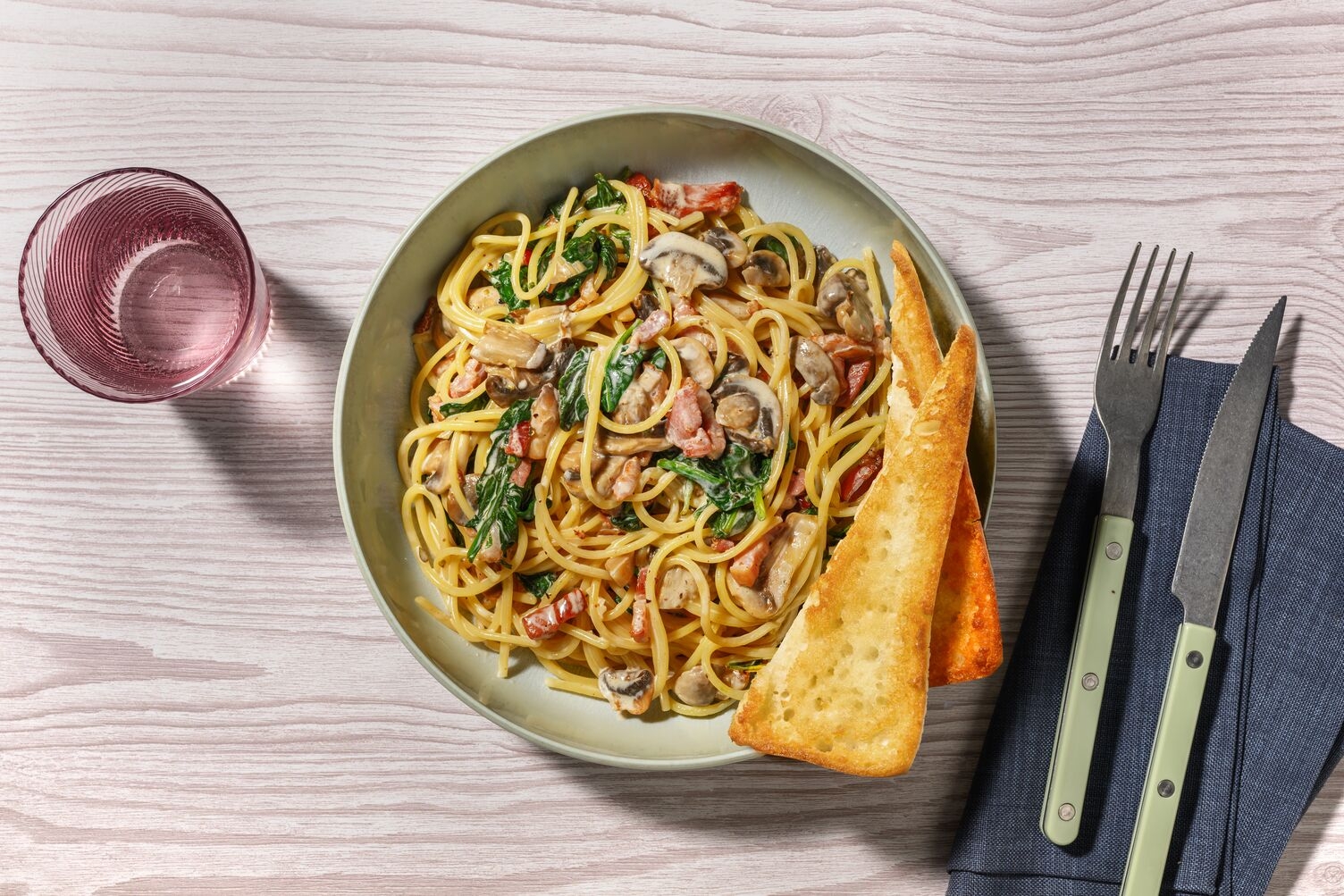 Easy Bacon & Mushroom Spaghetti Boscaiola