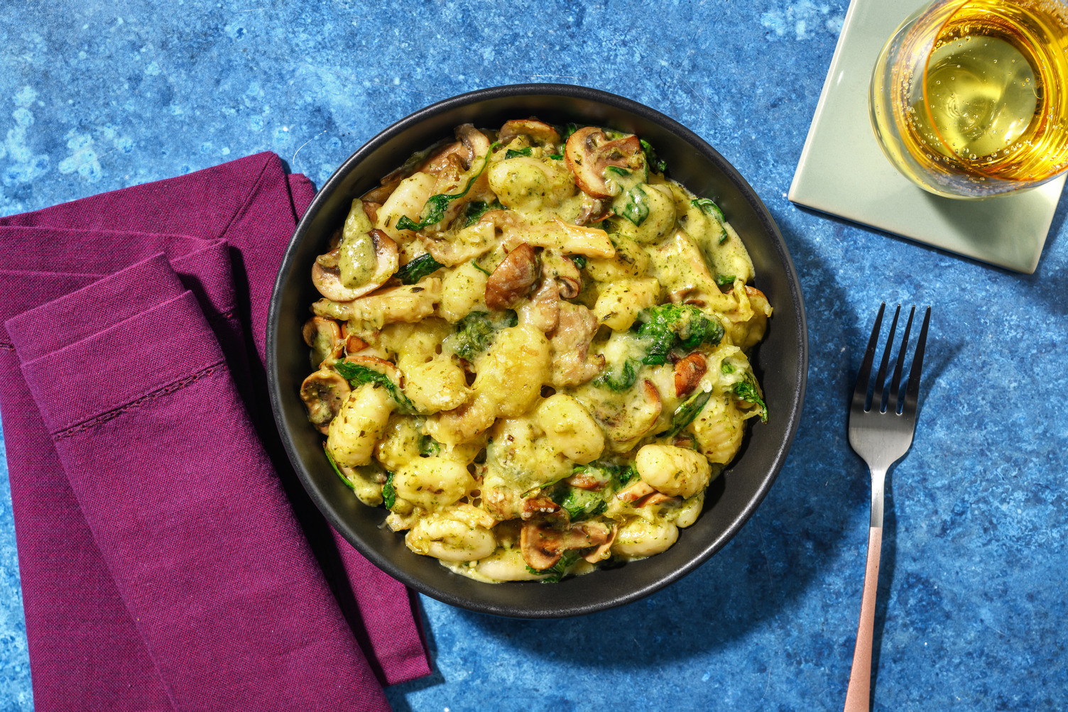 Gratin éclair de gnocchi, champis & épinards