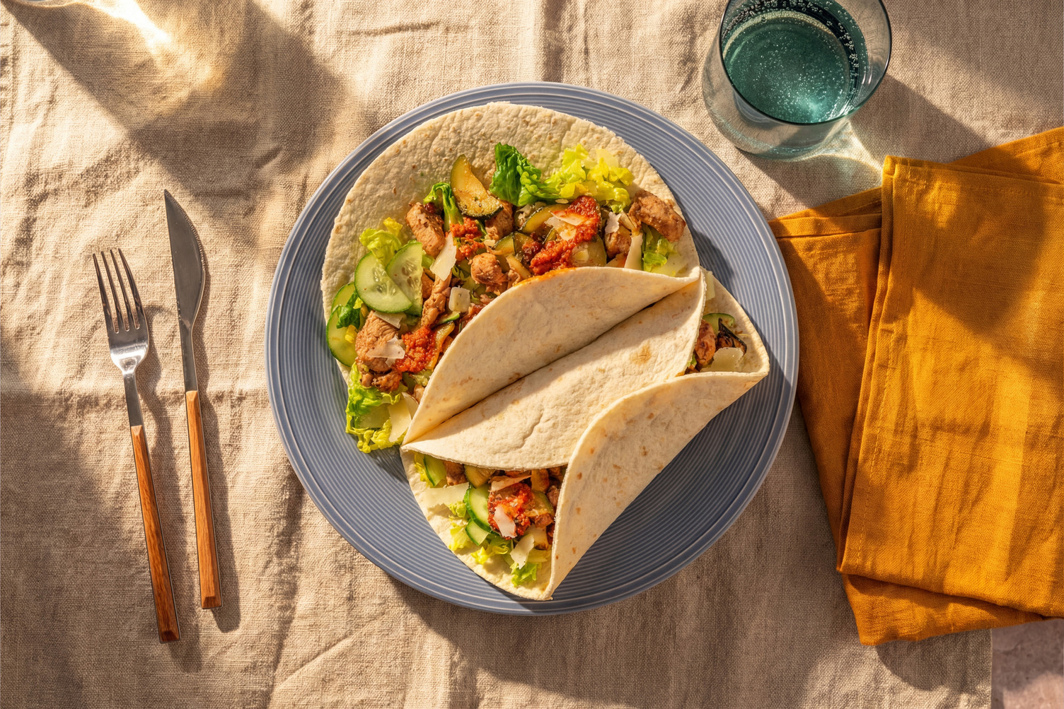 Wraps poulet, oignons confits & pesto rosso