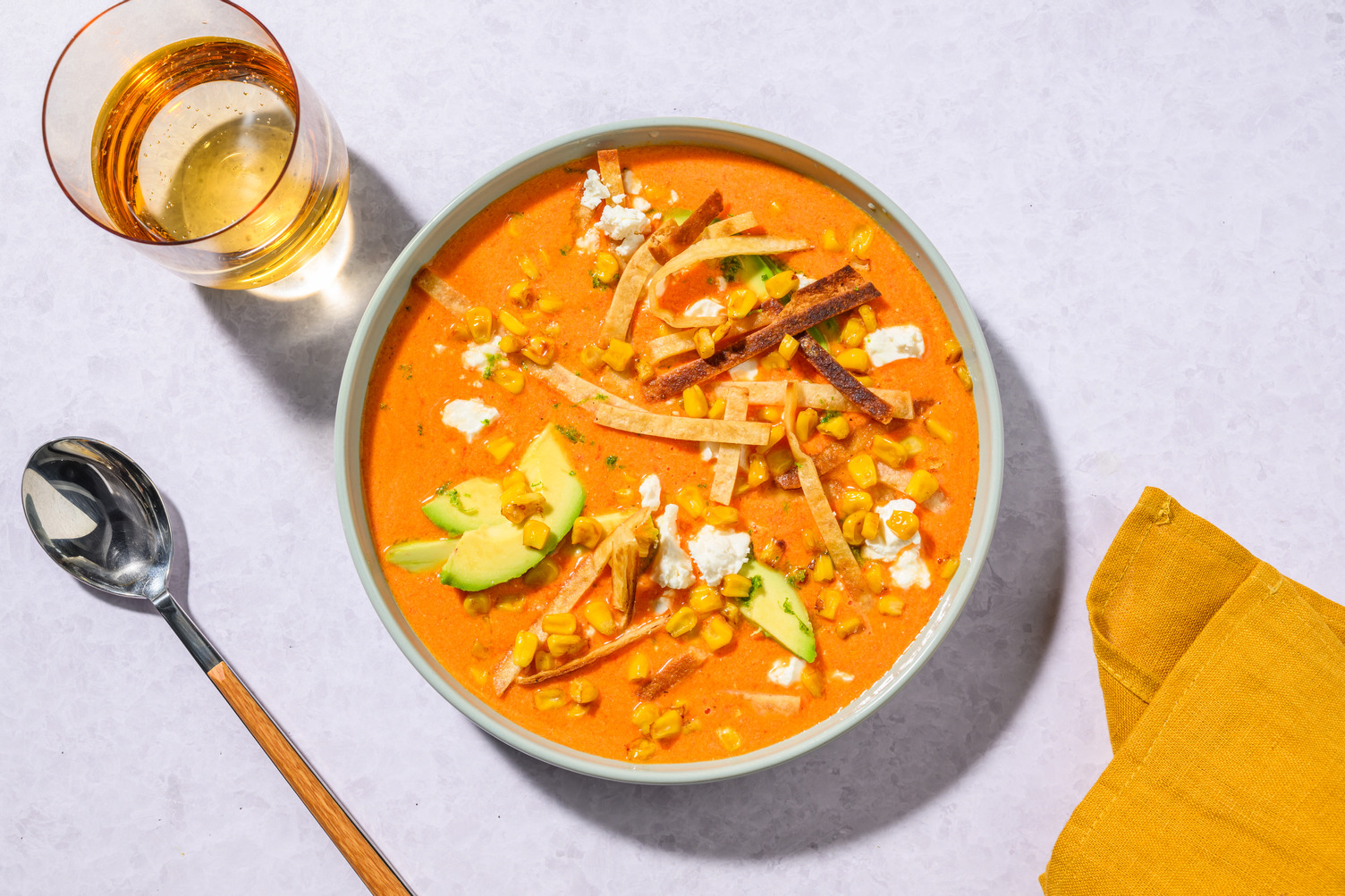 Soupe aztèque poivron-maïs & avocat