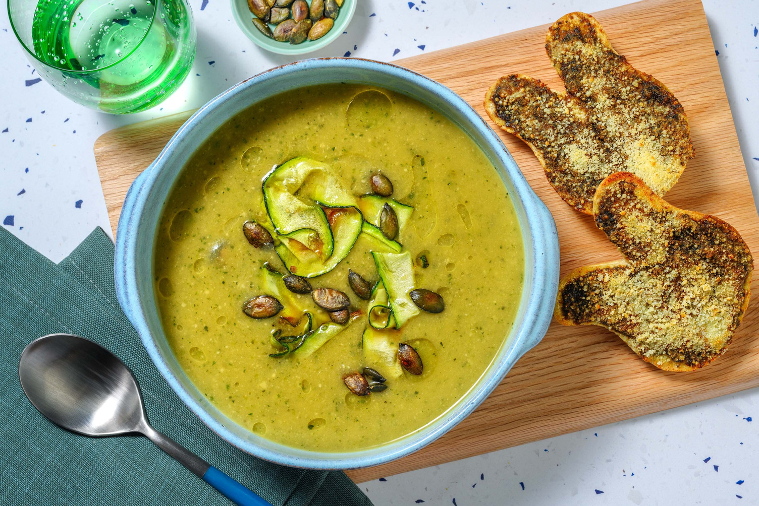 Courgettesoep met bospaddenstoelenpesto