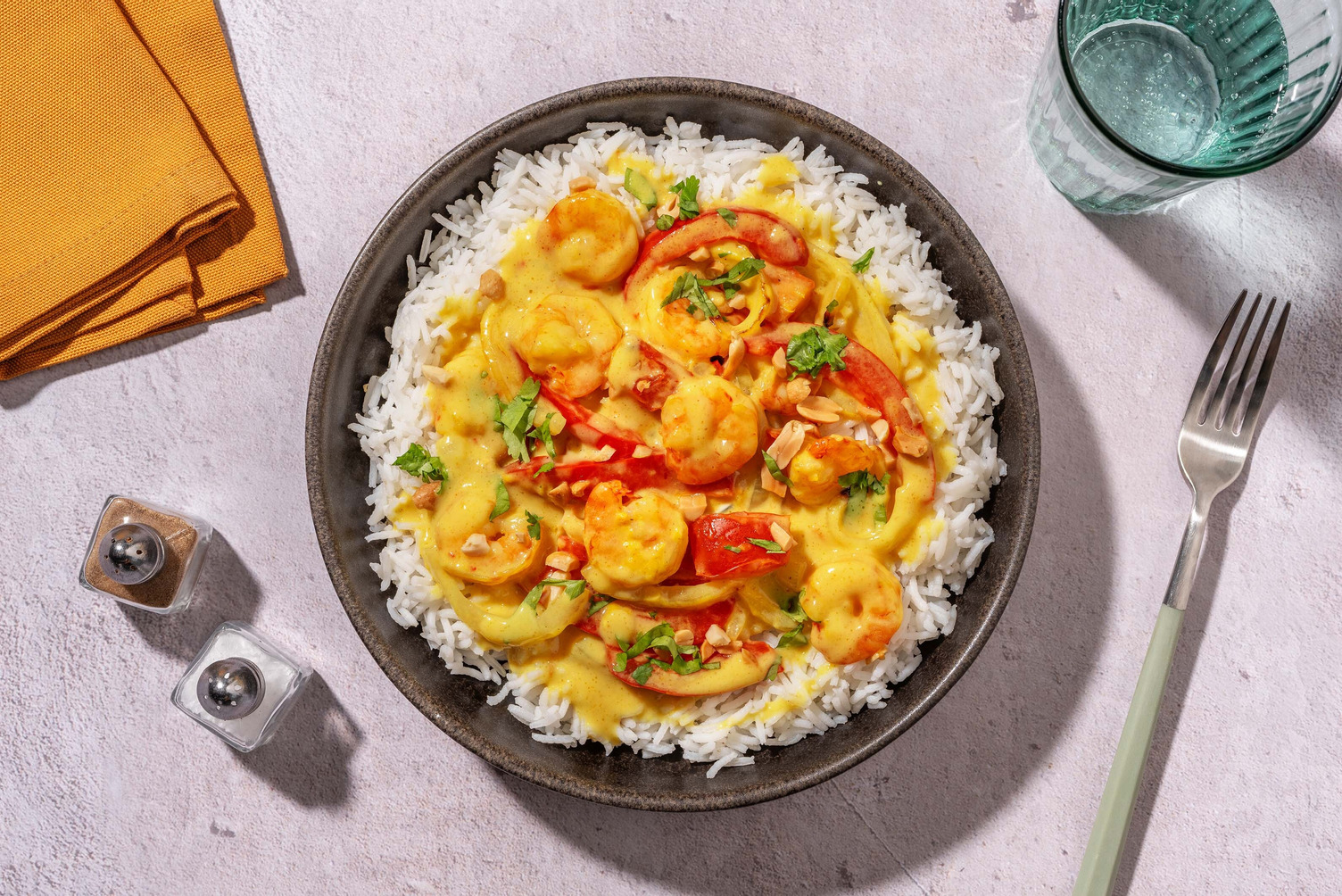 Garnalen in kokos-currysaus uit de oven