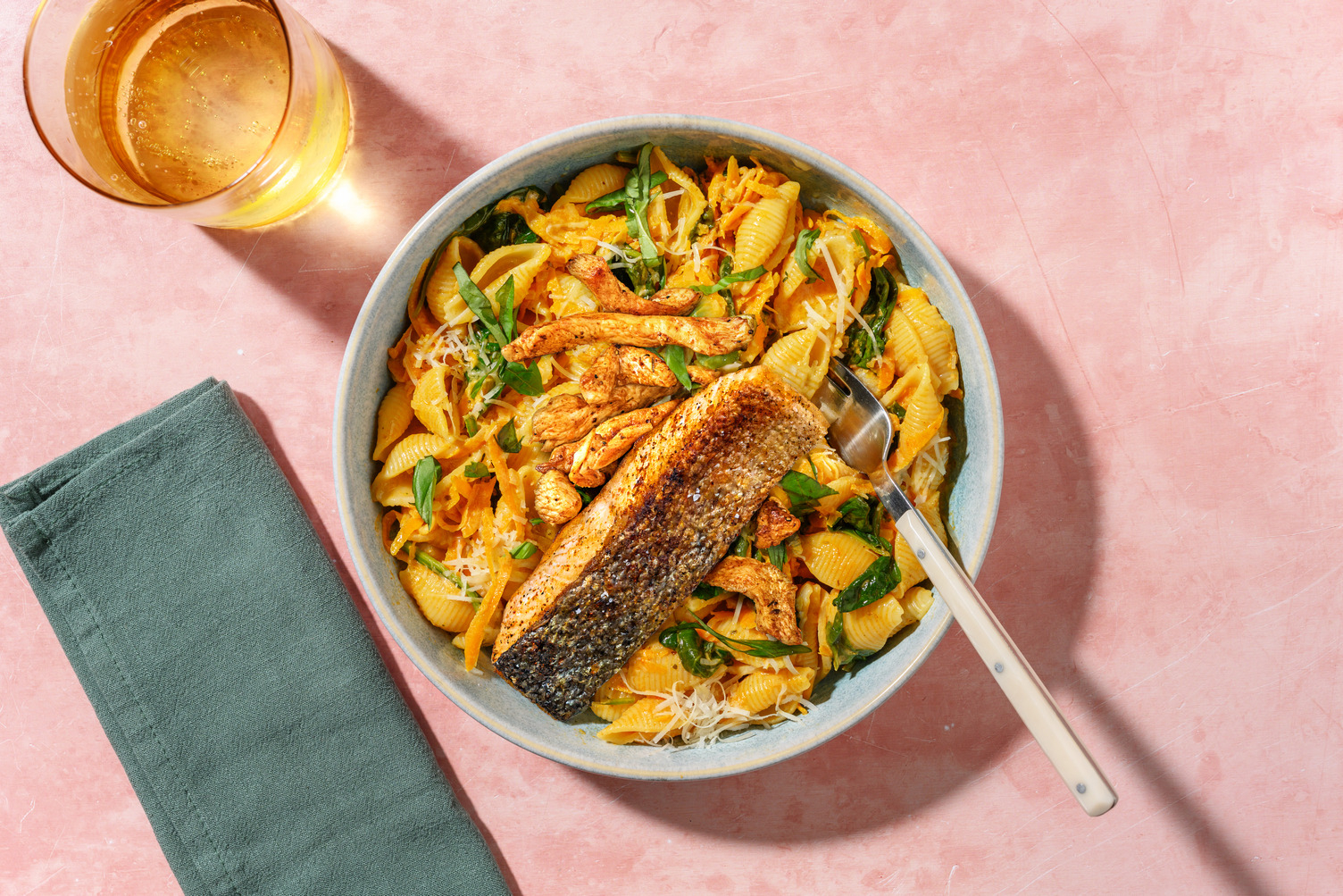 Paccheri in Pesto-Creme-Soße mit Lachsfilet
