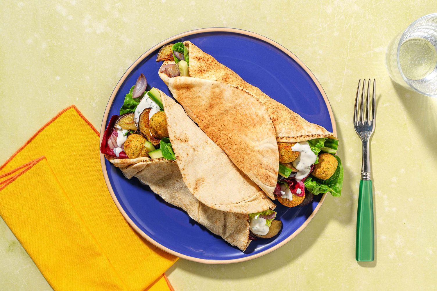 Flatbread met falafel en frisse yoghurtsaus