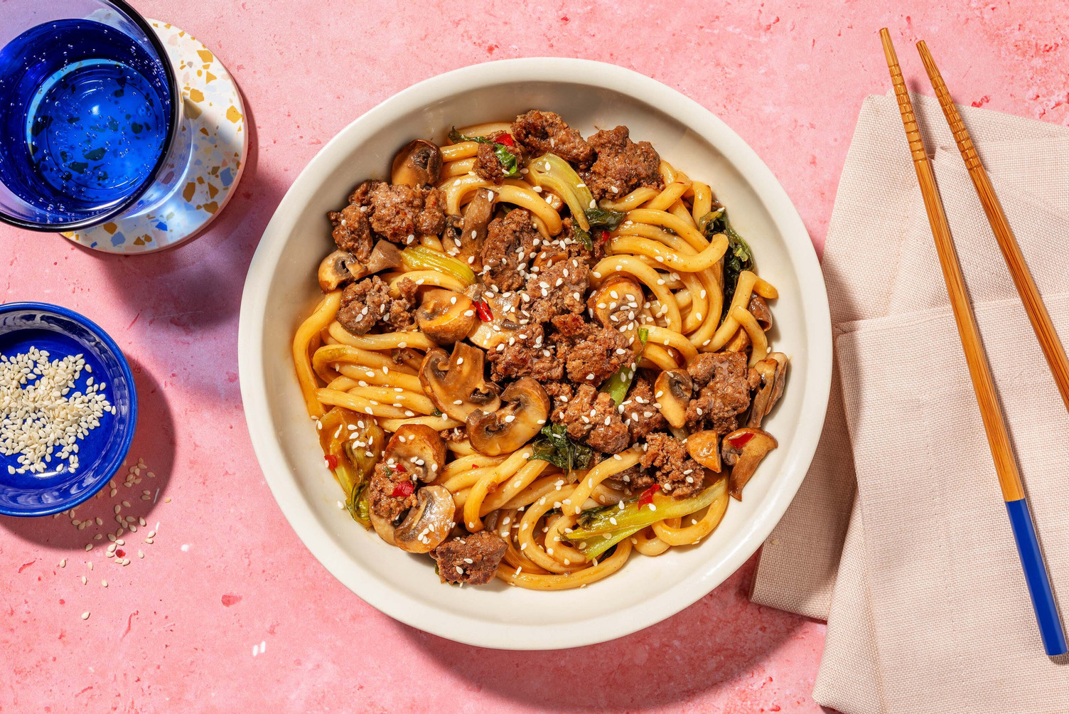 Yaki Udon: Japanische Noodle-Bowl mit Bio-Rindfleisch