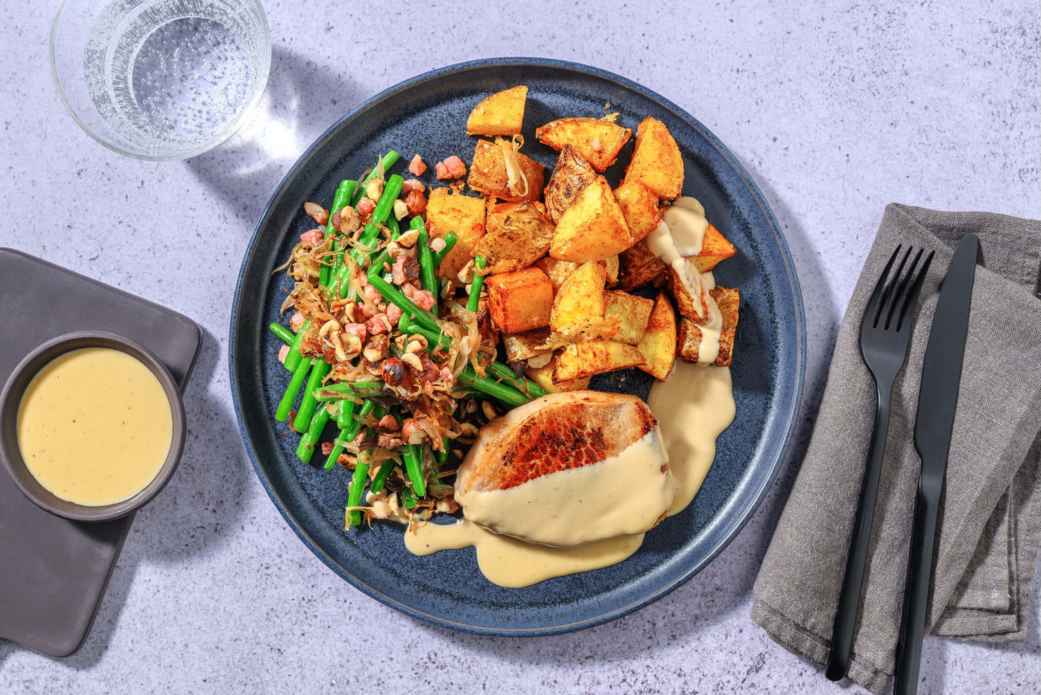 Pandestegt svinekød og bearnaisesauce