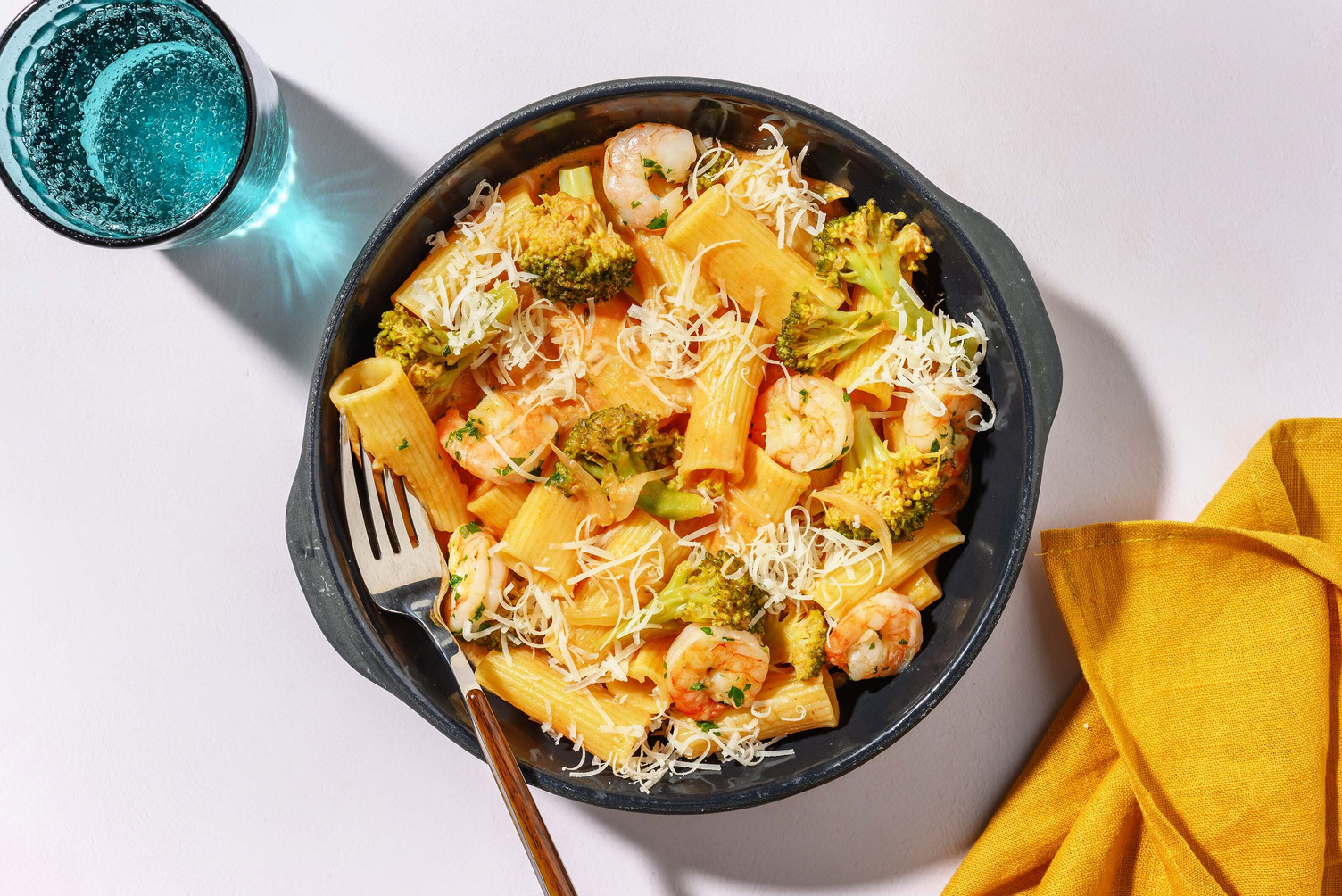 One-Pot Rigatoni mit Cajun Garnelen