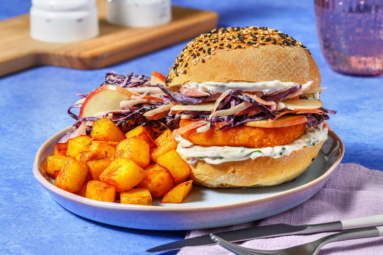 Burger végé façon poulet sur pain à la carotte & avocat