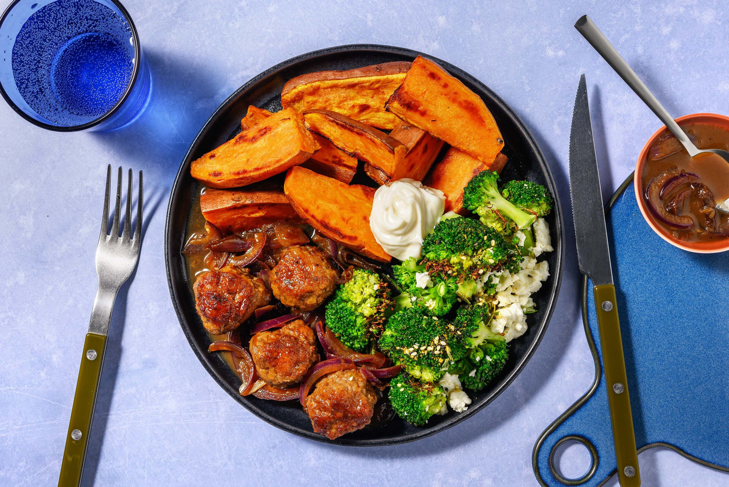 Boulettes de viande et wedges de patate douce