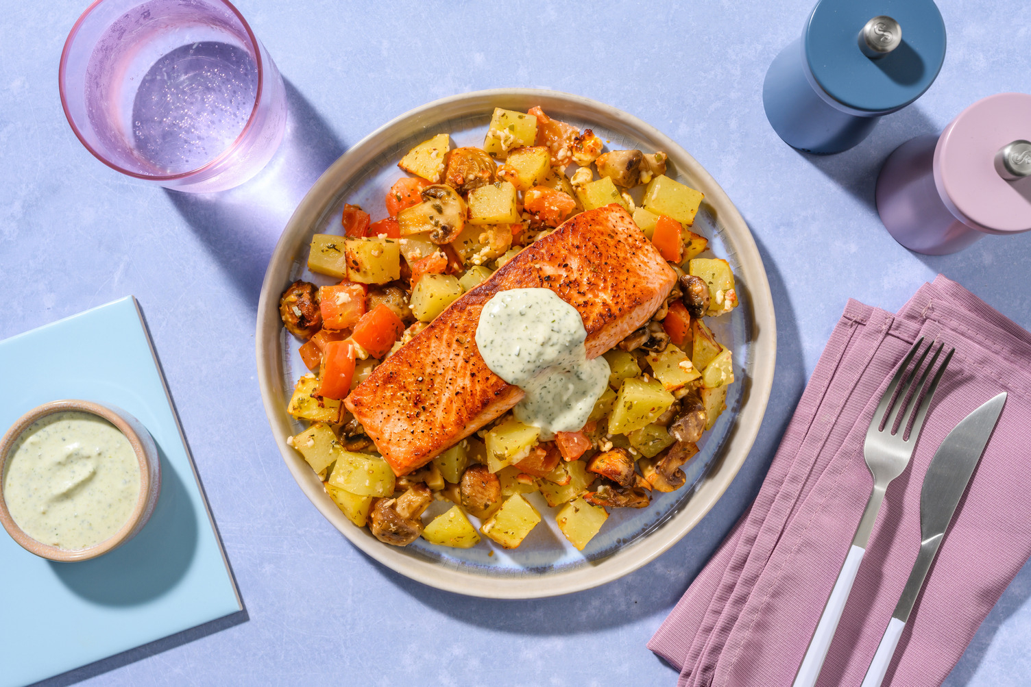 Würziges Lachsfilet mit Basilikumdip