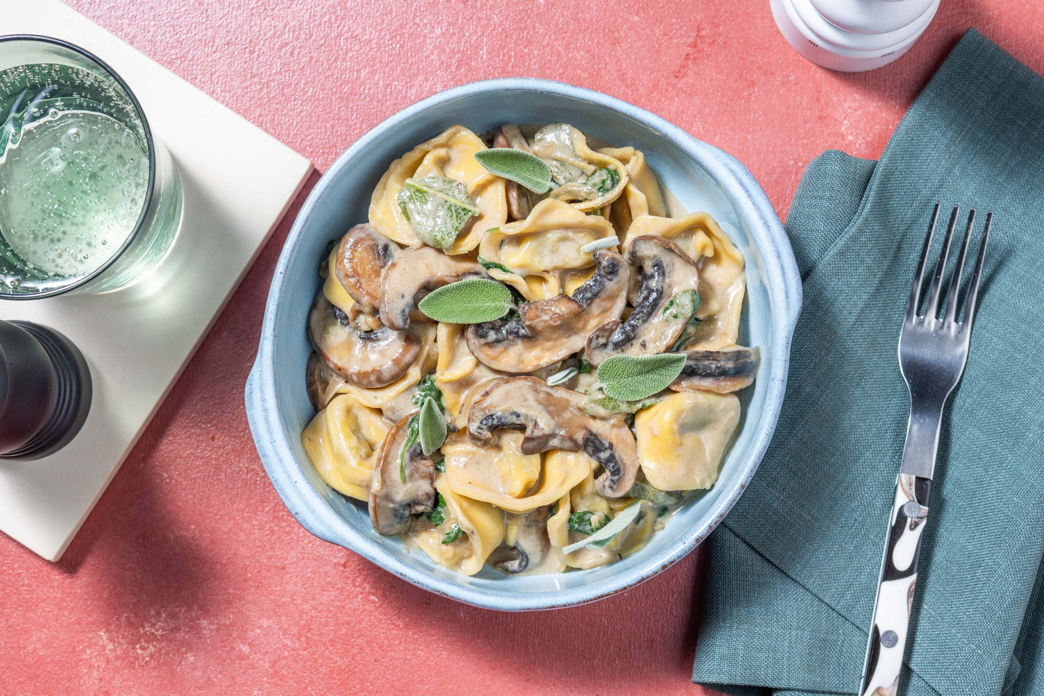 Estragontortelloni i fløtesaus