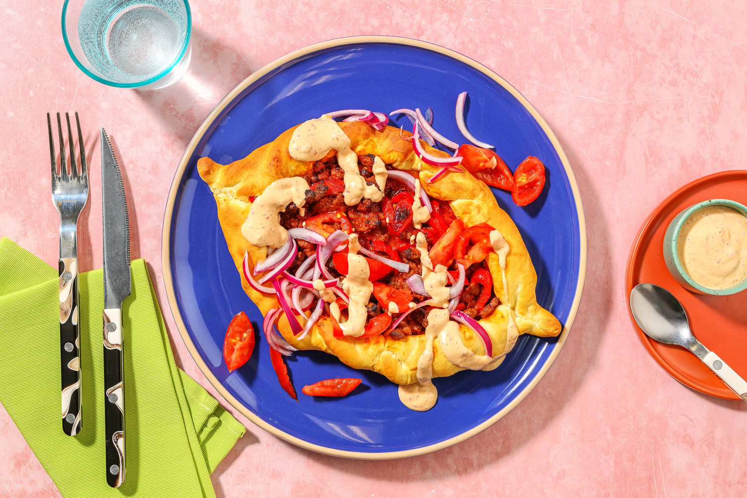 Turkse pide met rundermerguez