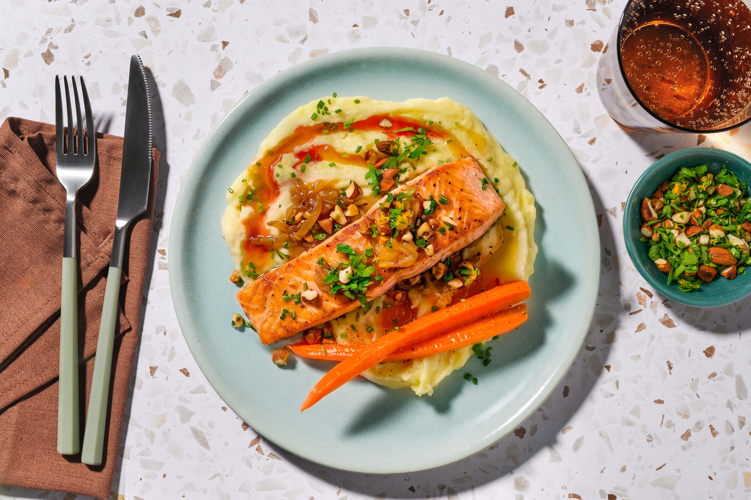 Lachsfilet in Orangen-Sauce mit Gremolata