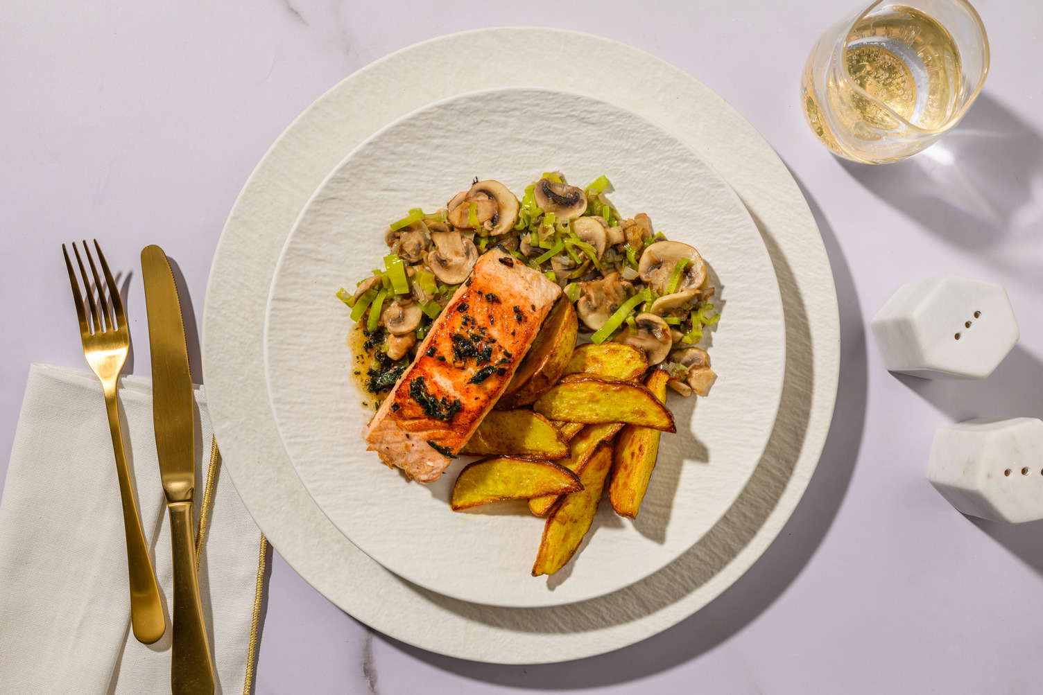 Pavé de saumon & beurre parfumé à la sauge