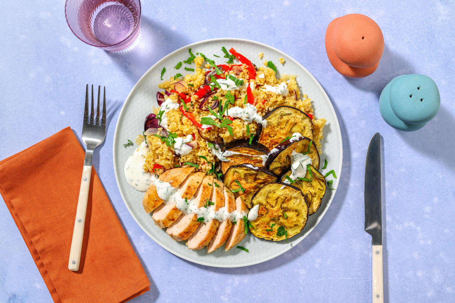 Poulet & aubergine au romarin & mayo au persil