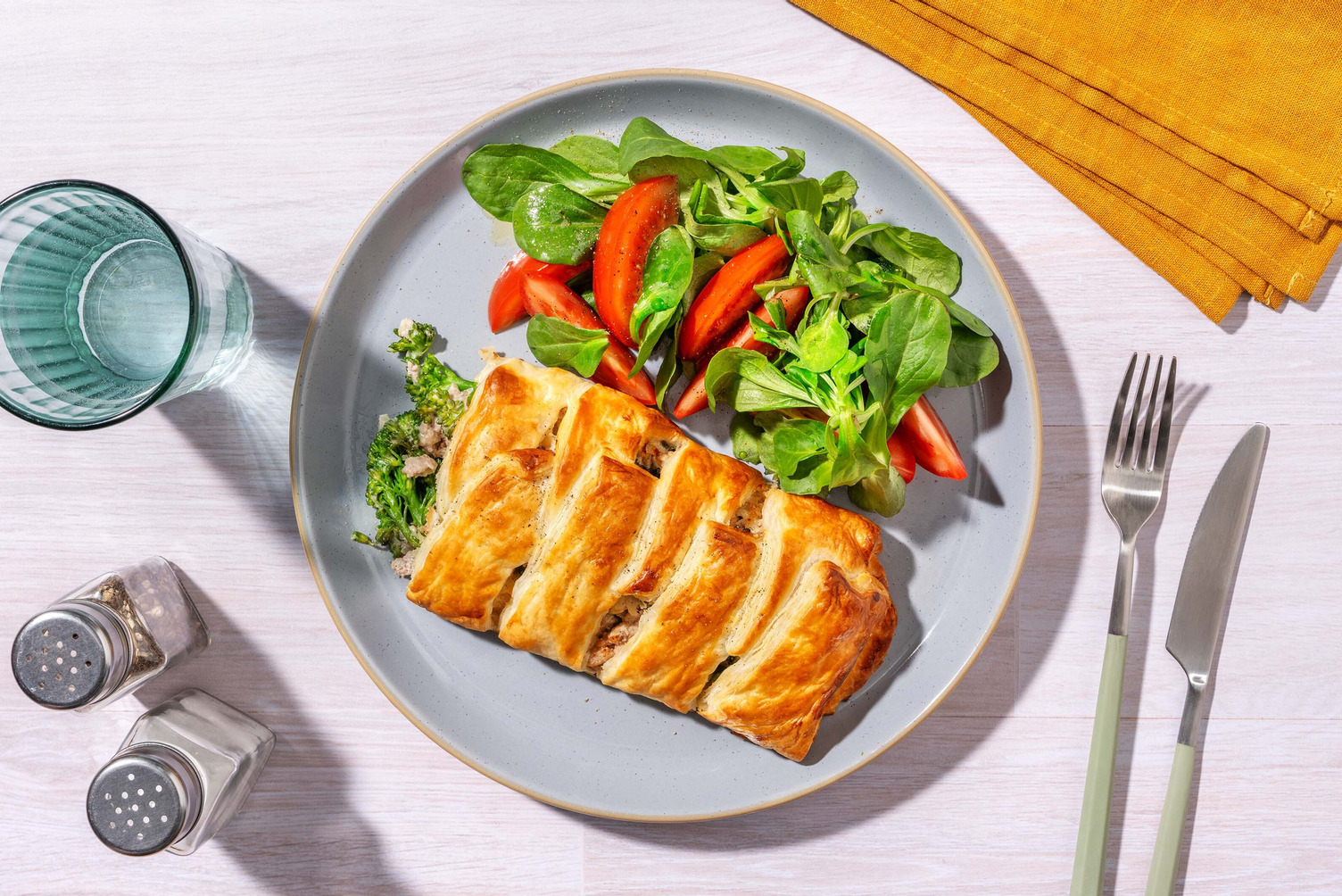 Feuilleté farci au poulet haché et brocoli