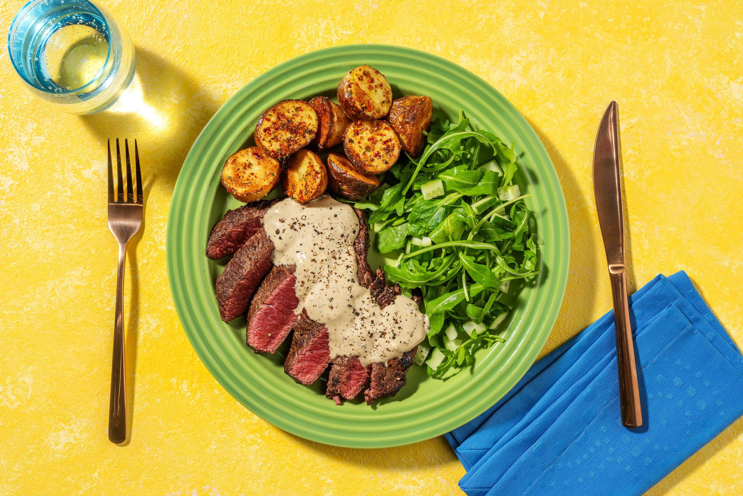 Steak met zwartepepersaus