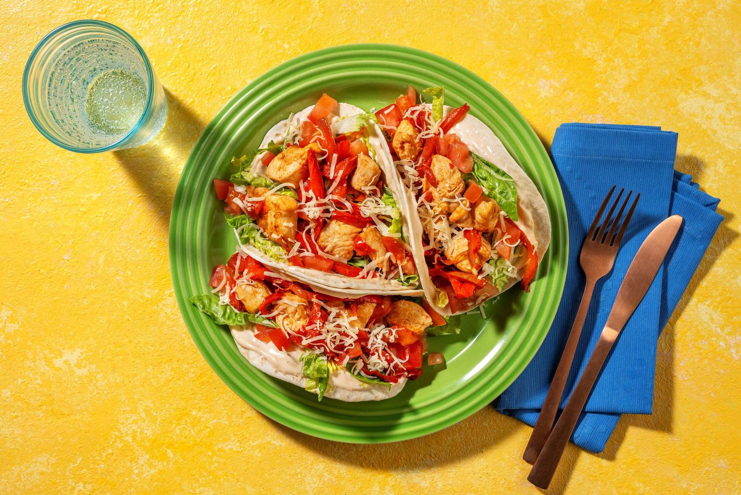Fajitas de poulet au fromage et mayonnaise au chili sucrée