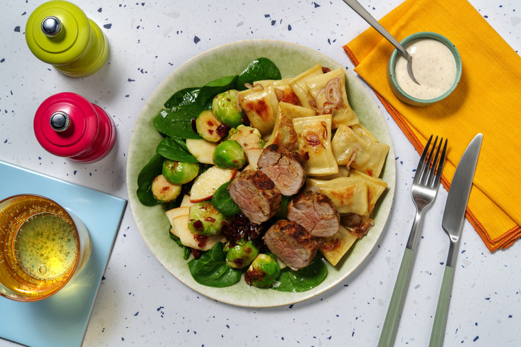 Maultaschen & Rosenkohl-Salat mit extra Bio-Schweinefilet