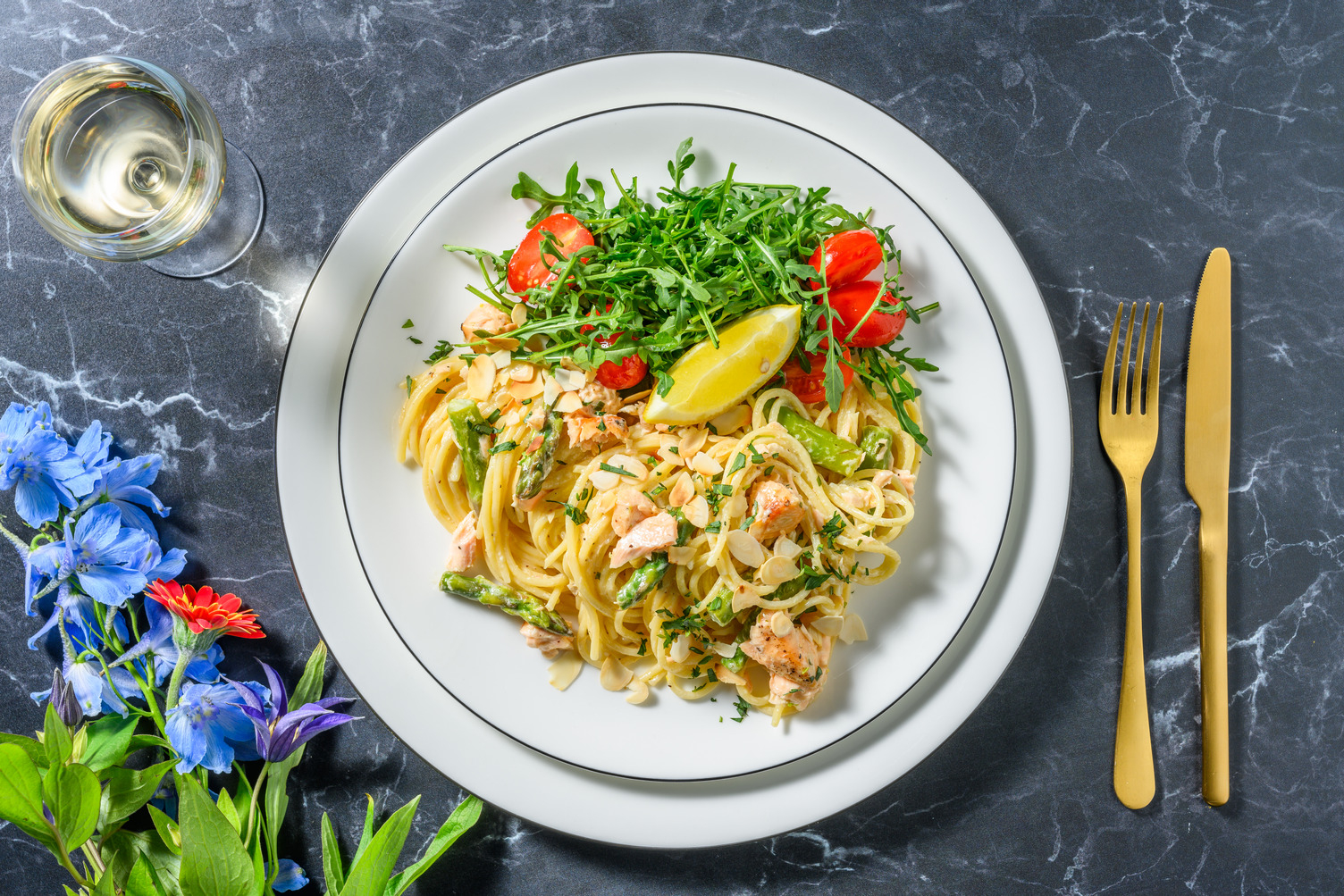 Creamy Lemon and Tarragon Salmon Spaghetti