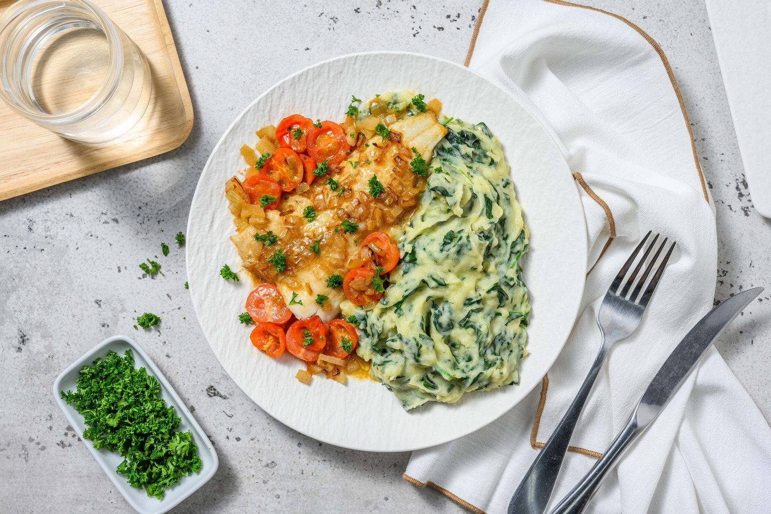 Filet de merlu en sauce soja-moutarde et tomates cerises rôties 
