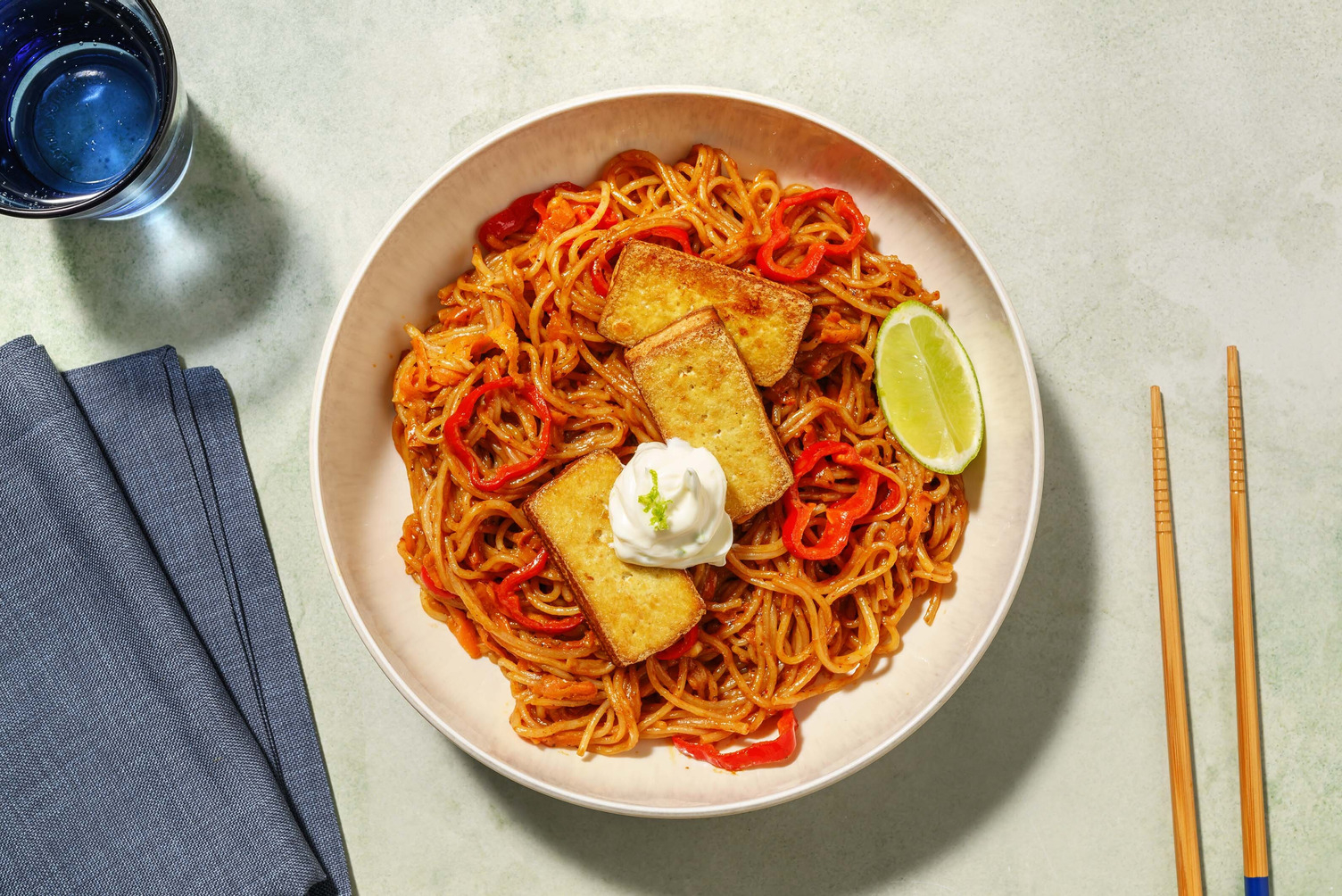 Glasnudelpfanne mit crispy Sweet Chili Tofu