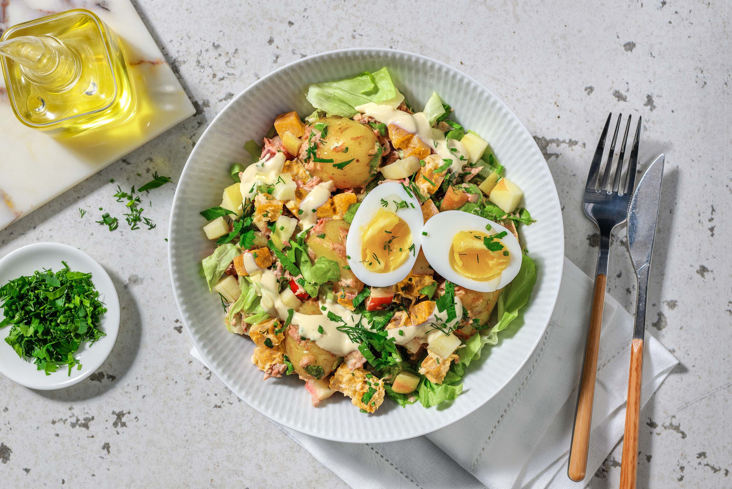 Salade de grenailles au thon, sauce au miel et à la moutarde