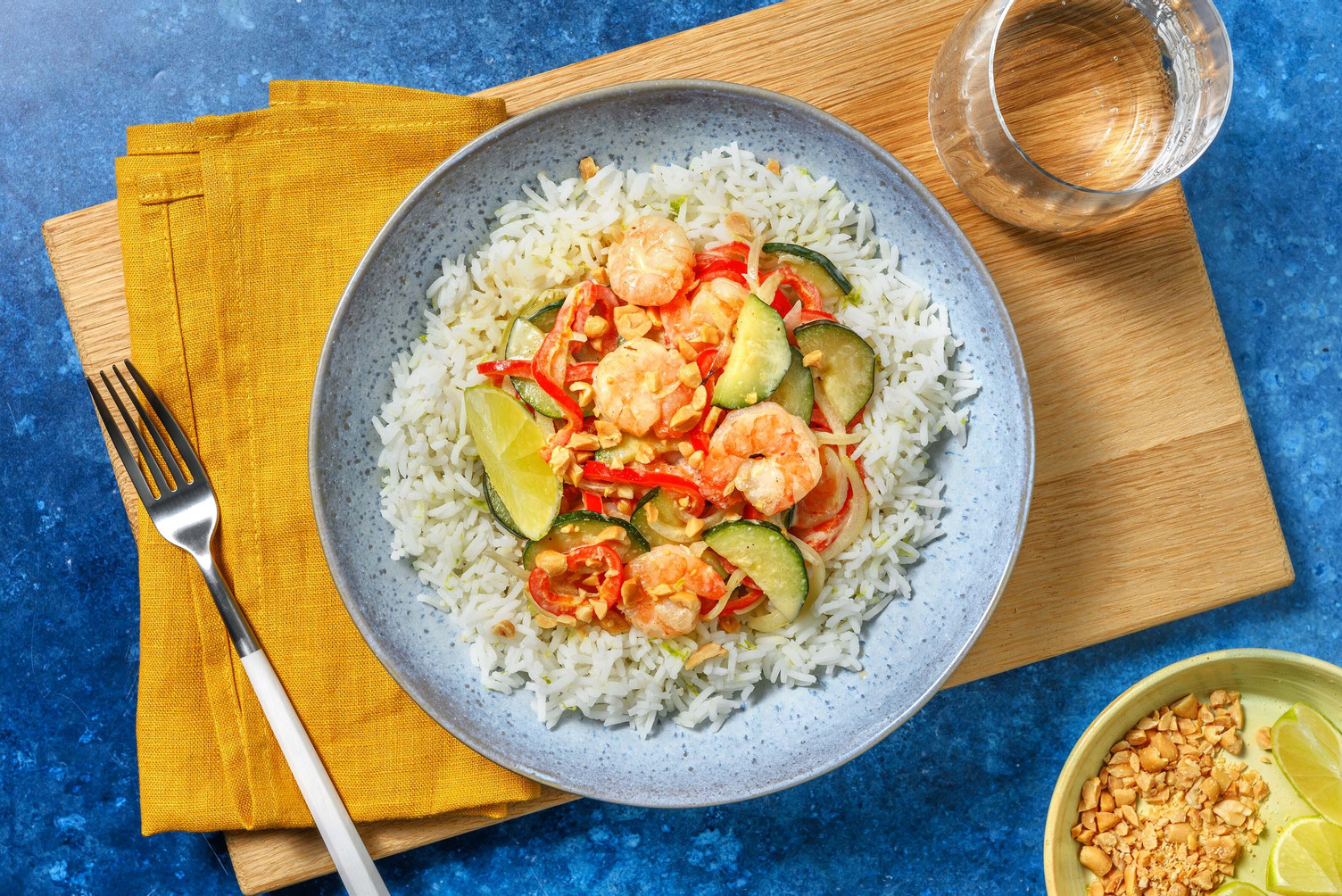 Grünes Lachs Curry mit Zucchini und Spitzpaprika