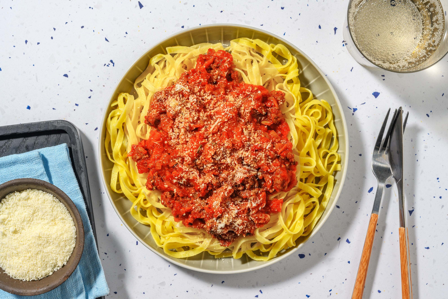 Klassische Pasta Bolognese mit Bio-Rinderhack