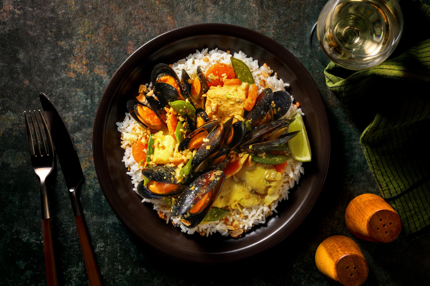 Miesmuscheln in gelbem Thai-Fischcurry