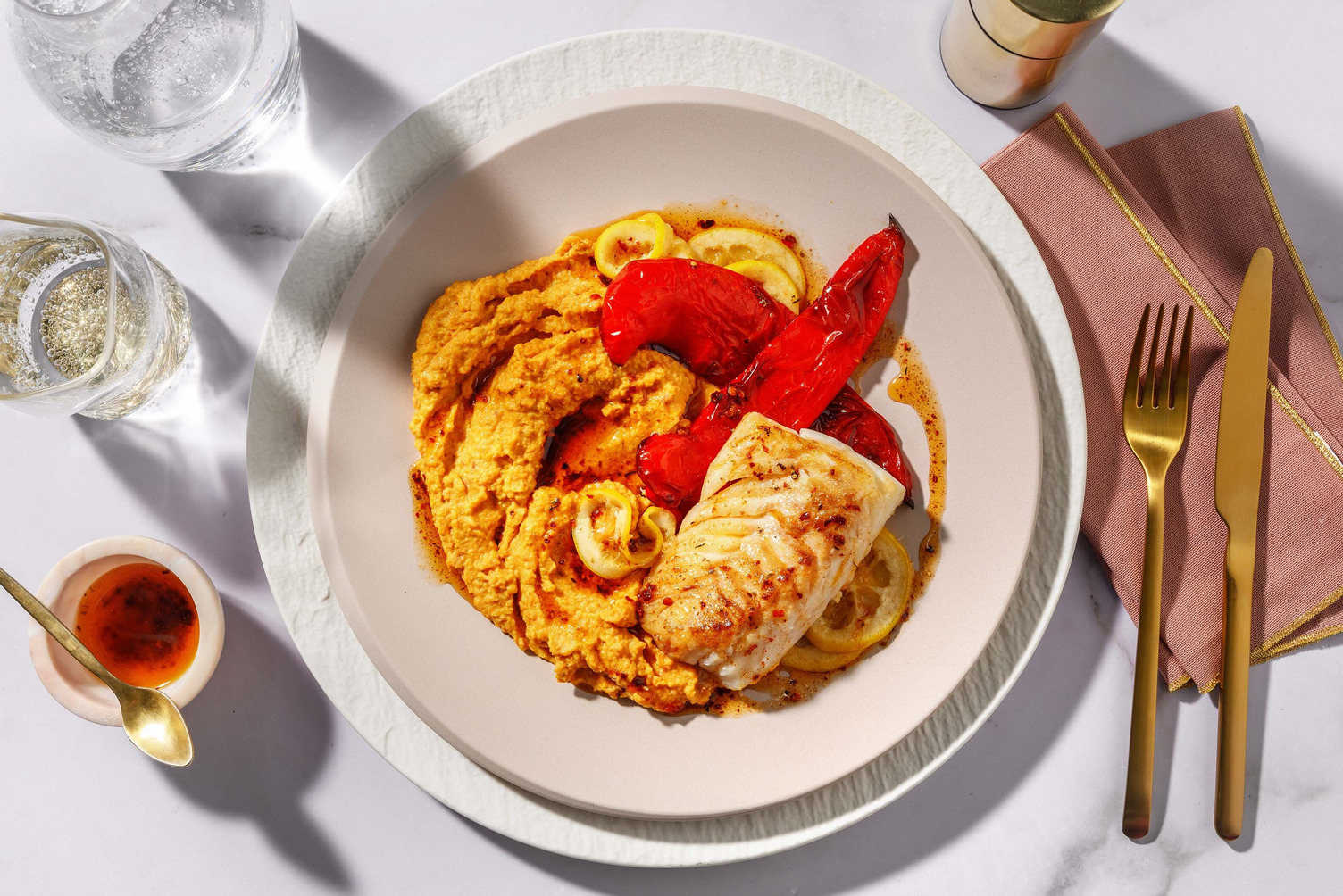 Pikantes Lachsfilet in Harissaöl & Zitrone