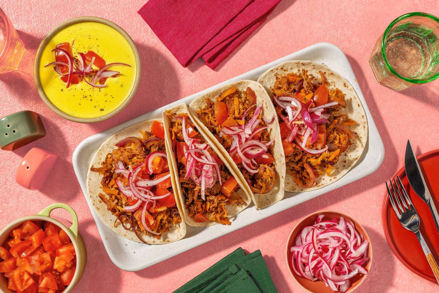 Steak Tacos mit würziger Käsesalsa zum Dippen