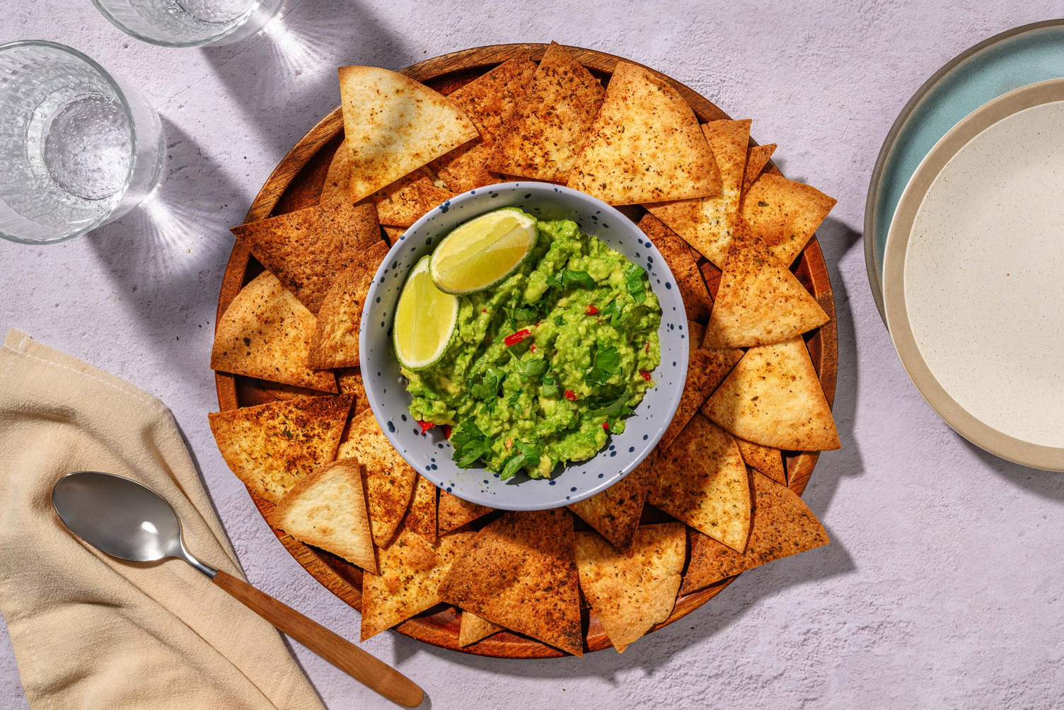 Nachos di mais speziati e guacamole