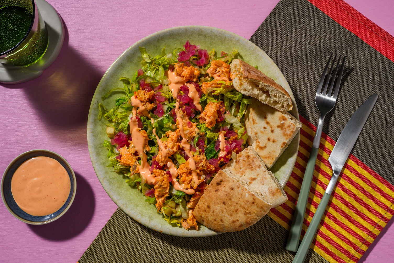 Salade de saumon fumé à chaud et sauce whisky