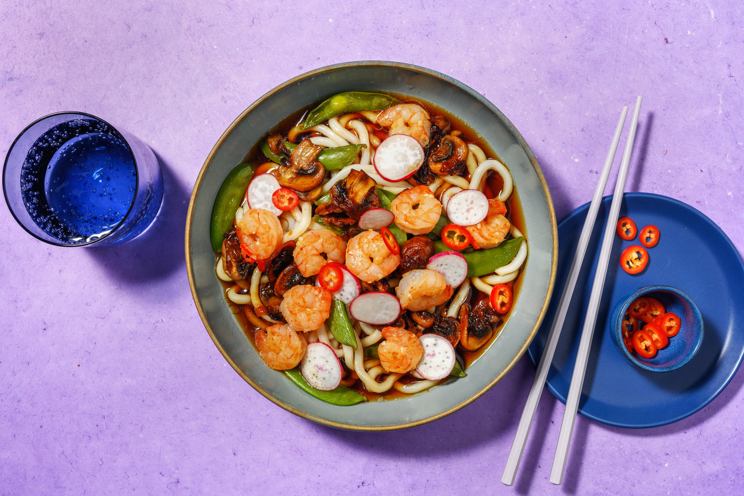 Soupe de nouilles udon aux crevettes relevées