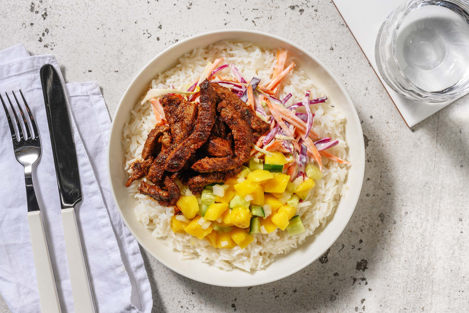 Émincés de steak et salsa à la mangue