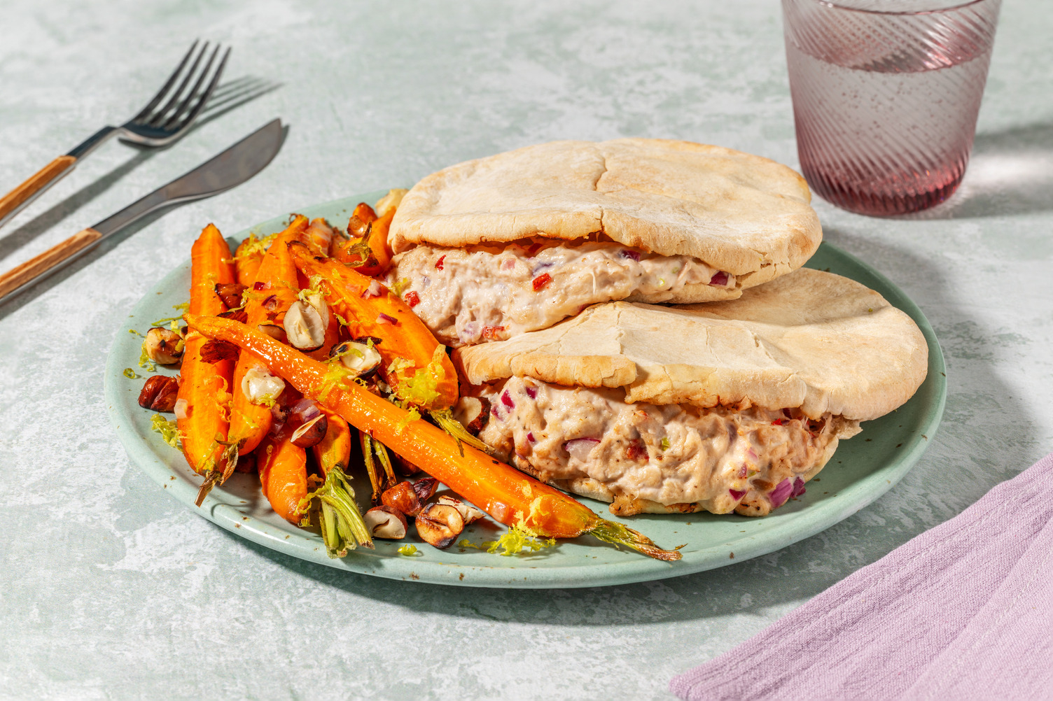 Pitabroodjes met frisse pikante tonijnsalade